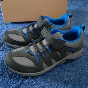 New - kids Merrell outback hiking shoes